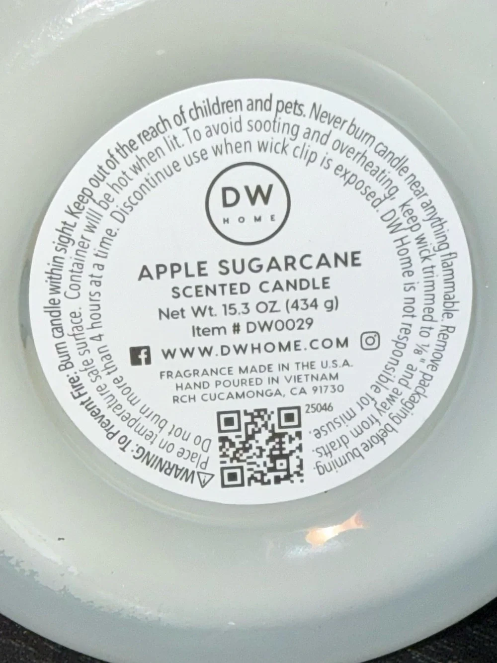 DW HOME APPLE SUGARCANE Scented Candle